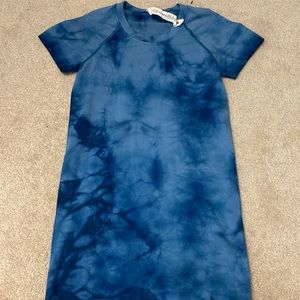 Blue tye dye lululemon top